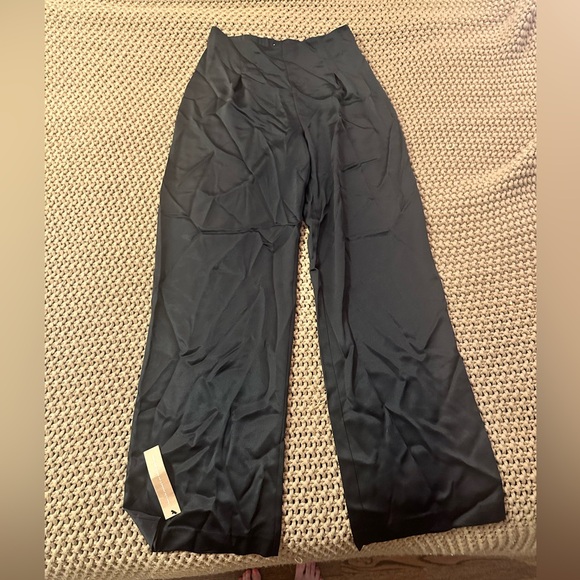 Reformation Cleo Satin two piece! NWT! Never been worn! - Picture 6 of 11